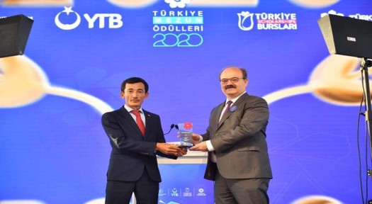 Fazlybek Mustanov YTB Türkiye Mezun Ödülü Verildi.